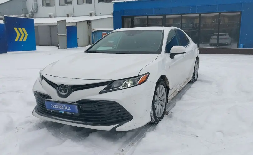 Toyota Camry 2019 года за 11 000 000 тг. в Алматы