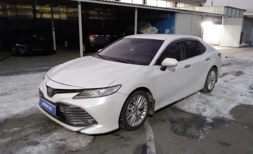 Toyota Camry 2019 года за 13 800 000 тг. в Алматы