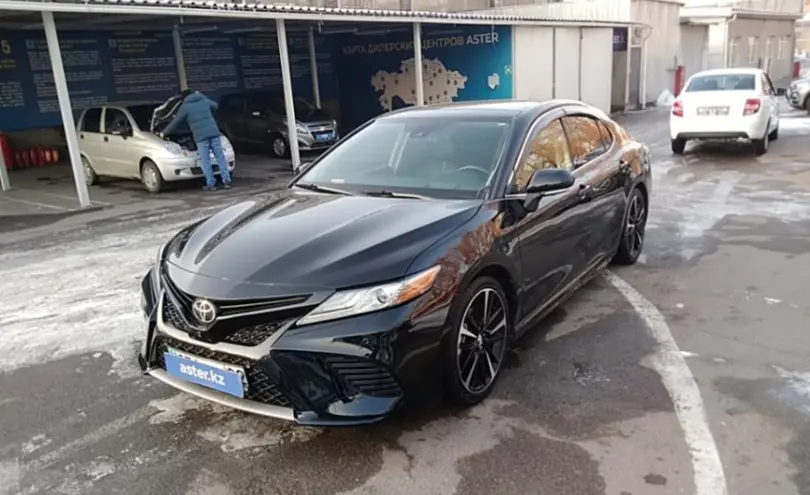 Toyota Camry 2019 года за 13 700 000 тг. в Алматы