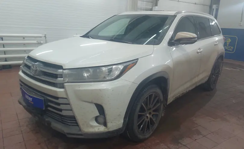 Toyota Highlander 2018 года за 21 000 000 тг. в Астана