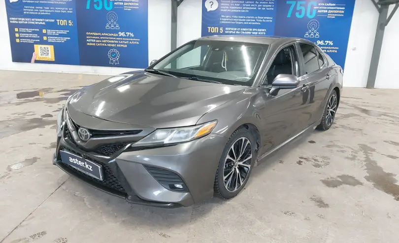 Toyota Camry 2019 года за 10 200 000 тг. в Астана