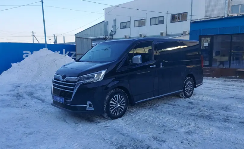 Toyota Granvia 2021 года за 32 000 000 тг. в Алматы