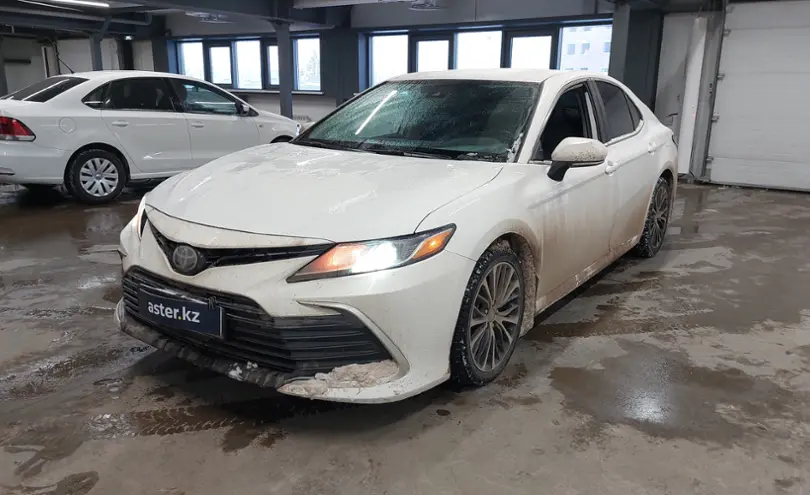 Toyota Camry 2021 года за 14 200 000 тг. в Астана