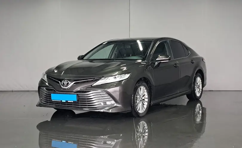 Toyota Camry 2018 года за 9 990 000 тг. в Алматы