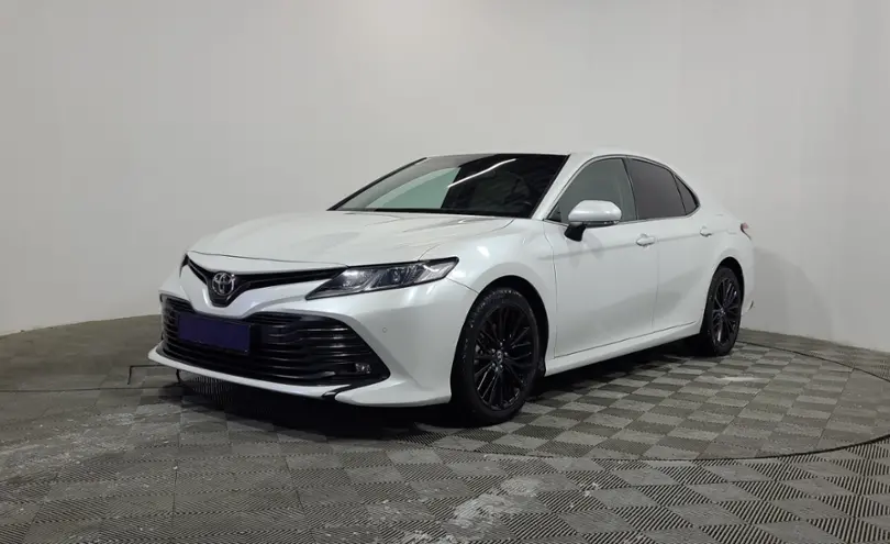 Toyota Camry 2019 года за 12 490 000 тг. в Алматы