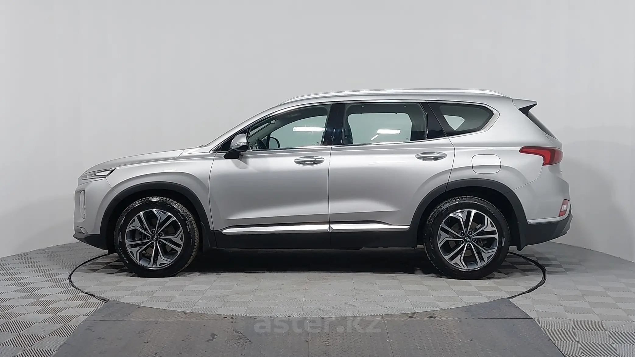 Купить Hyundai Santa Fe 2019 года в Астане, цена 14490000 тенге. Продажа  Hyundai Santa Fe в Астане - Aster.kz. №278212