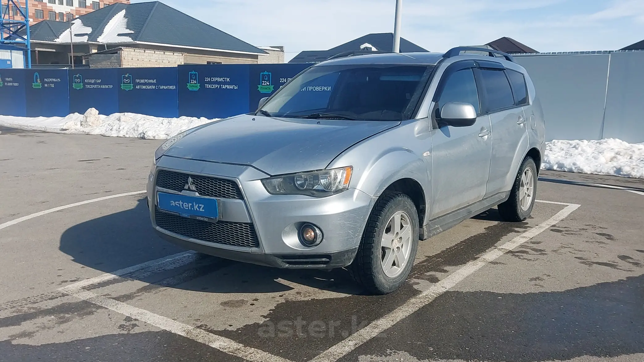 Mitsubishi Outlander 2010 сзади