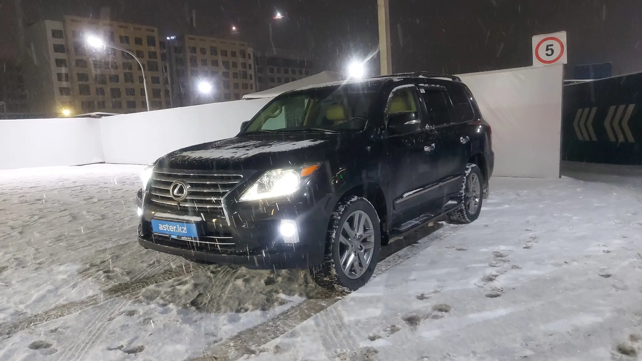 Lexus LX 2013