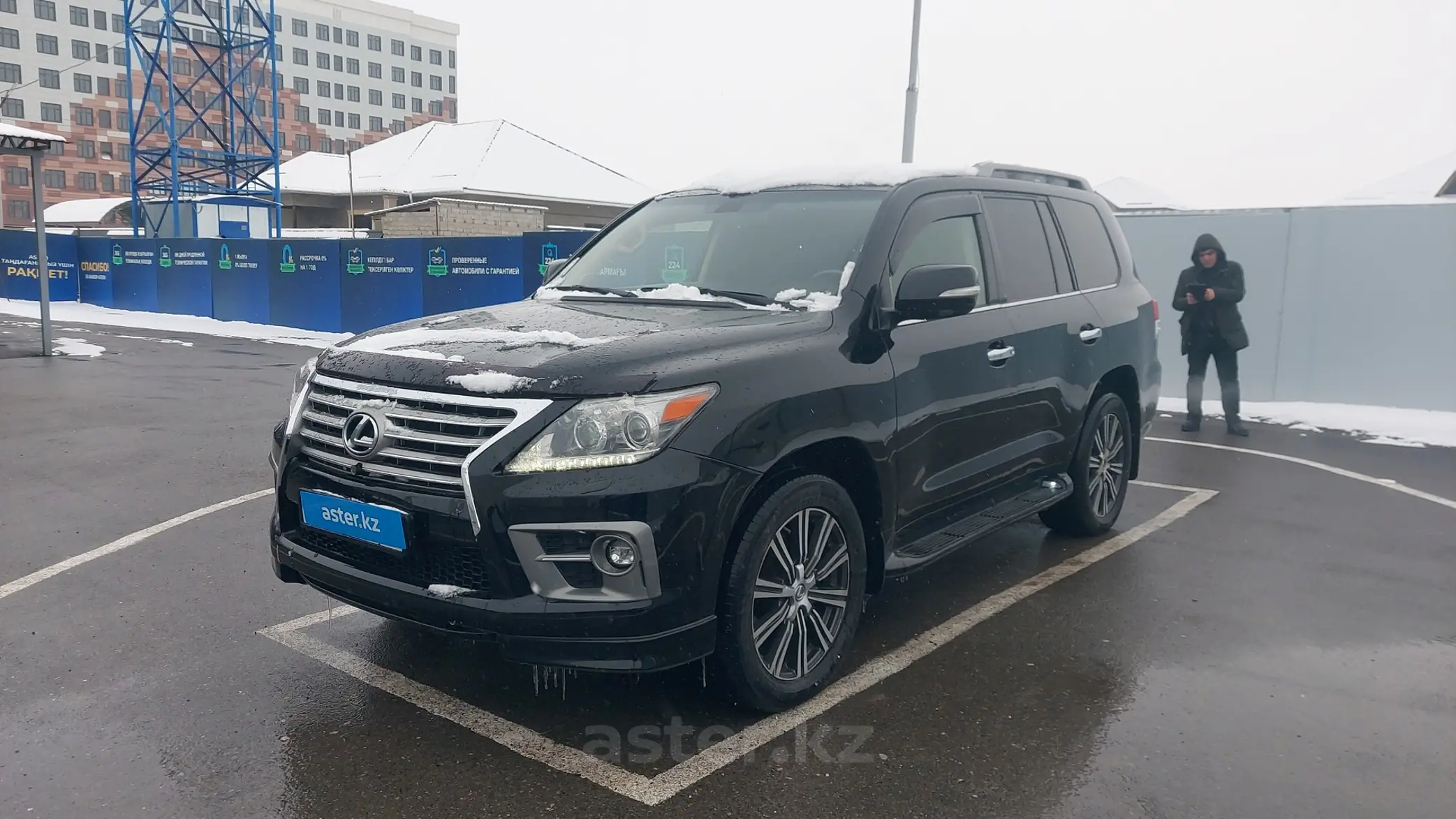 Lexus LX 2011