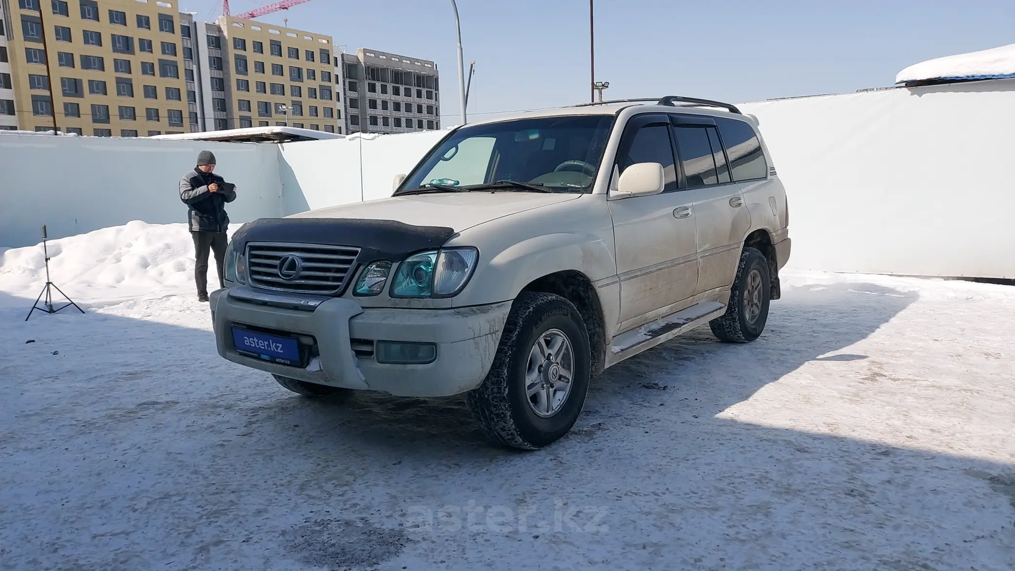 Lexus LX 2000