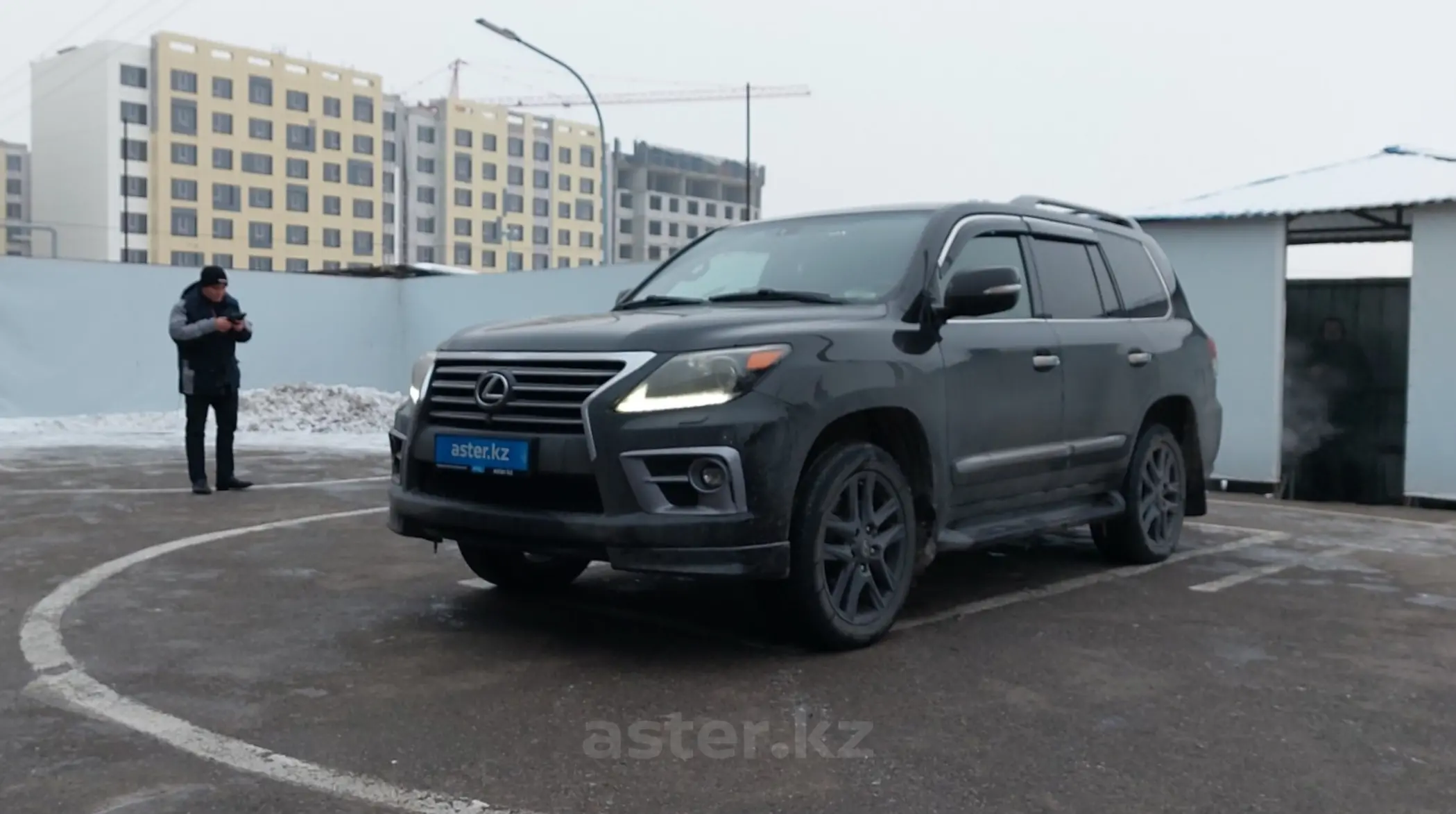 Lexus LX 2013