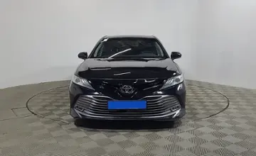 Toyota Camry 2018 года за 14 590 000 тг. в Алматы фото 2