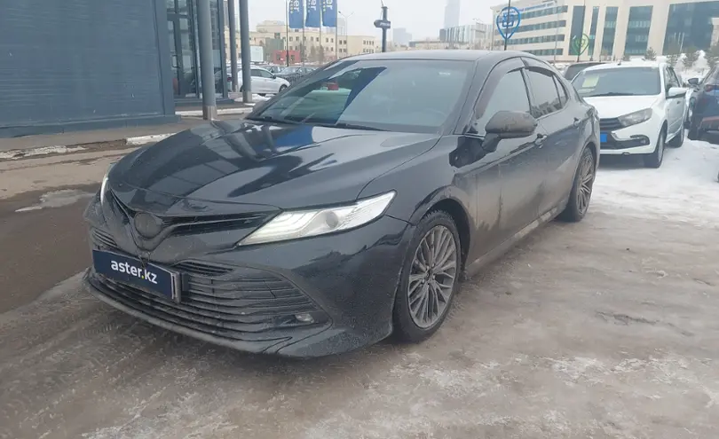 Toyota Camry 2018 года за 14 500 000 тг. в Астана