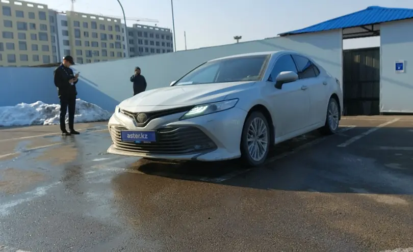 Toyota Camry 2020 года за 14 000 000 тг. в Алматы