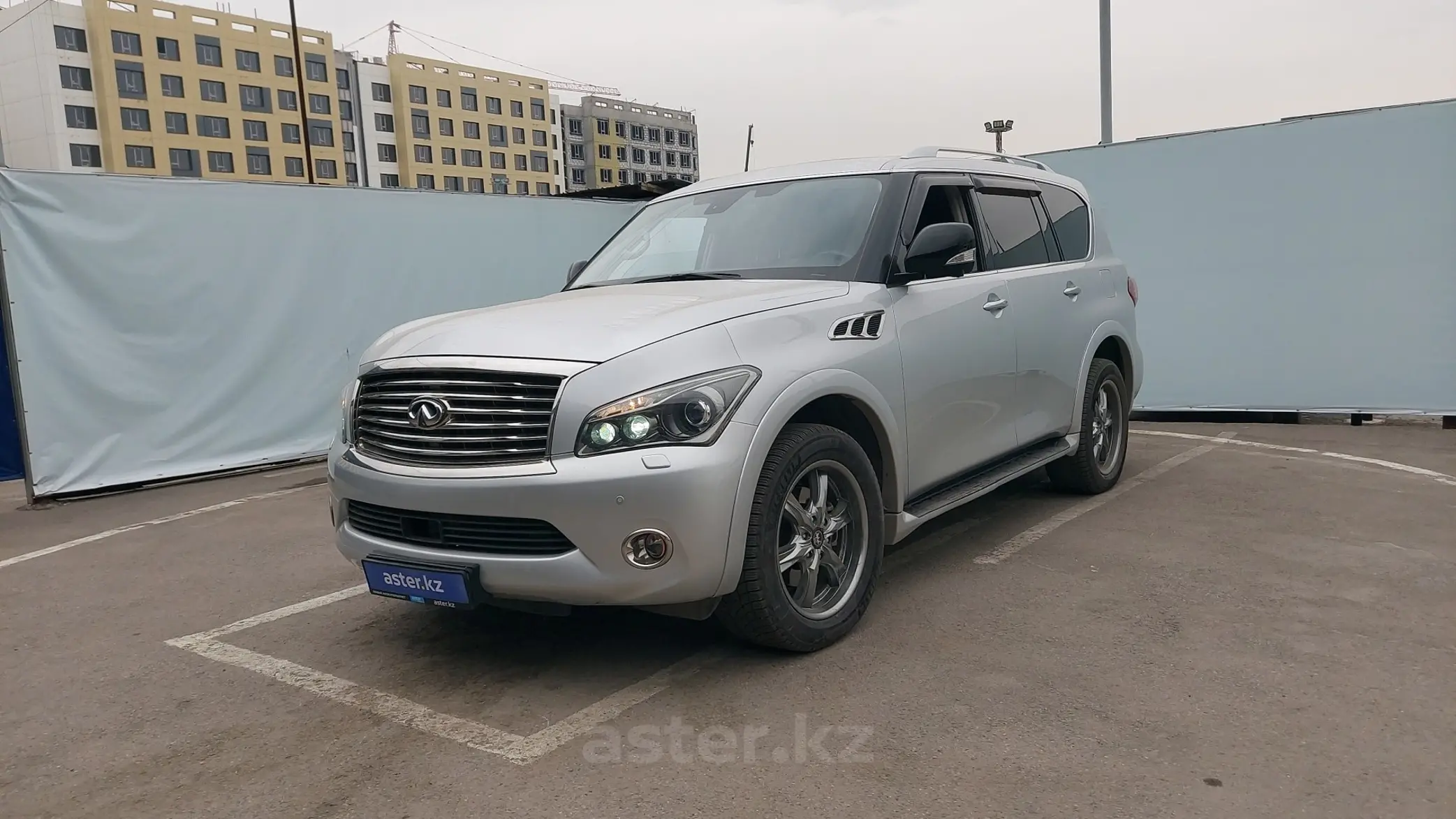 Infiniti QX56 2011