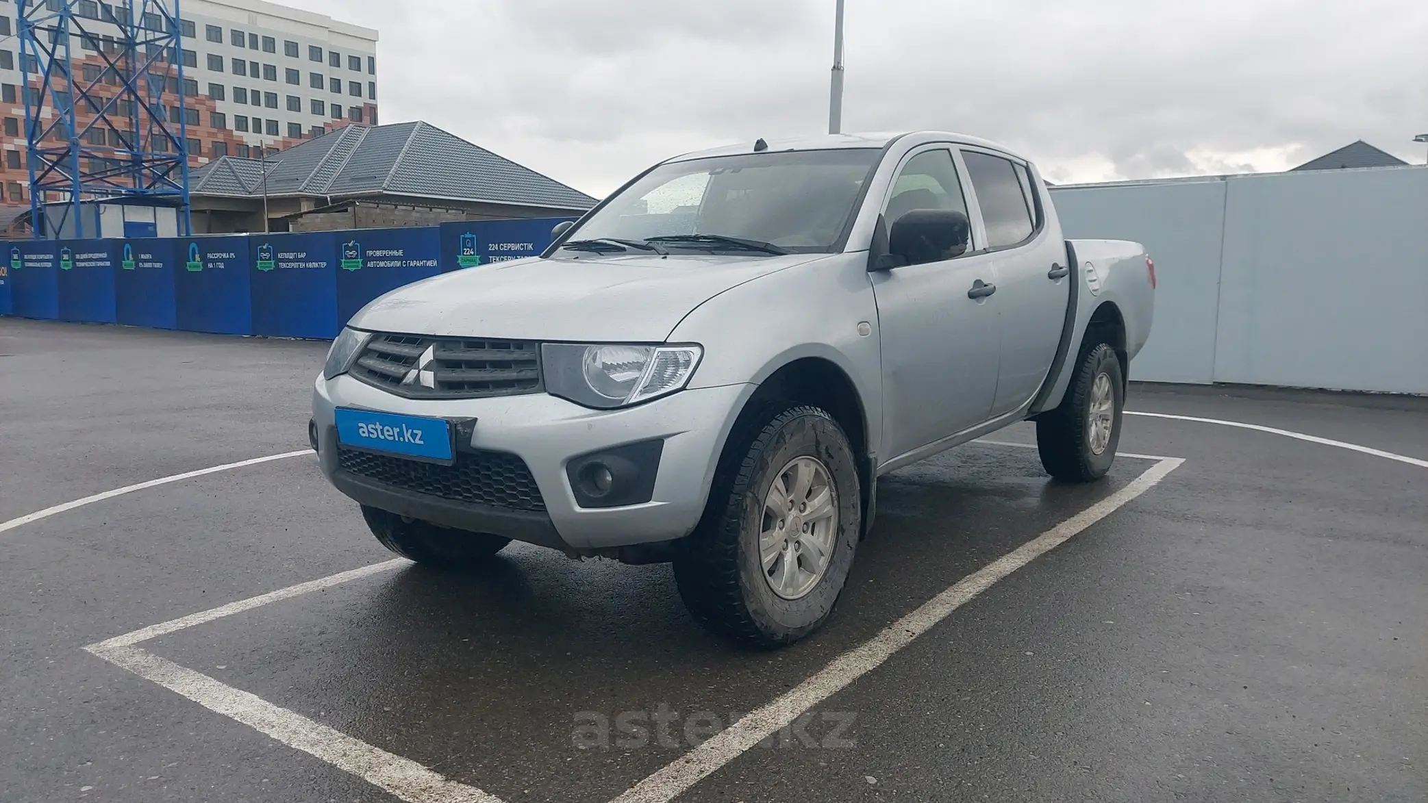 Mitsubishi L200 2012