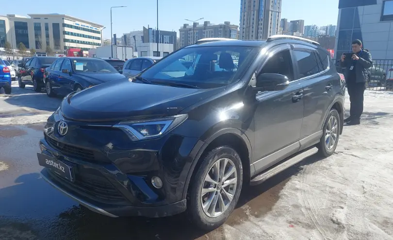Toyota RAV4 2018 года за 14 000 000 тг. в Астана