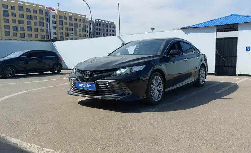 Toyota Camry 2018 года за 13 000 000 тг. в Алматы