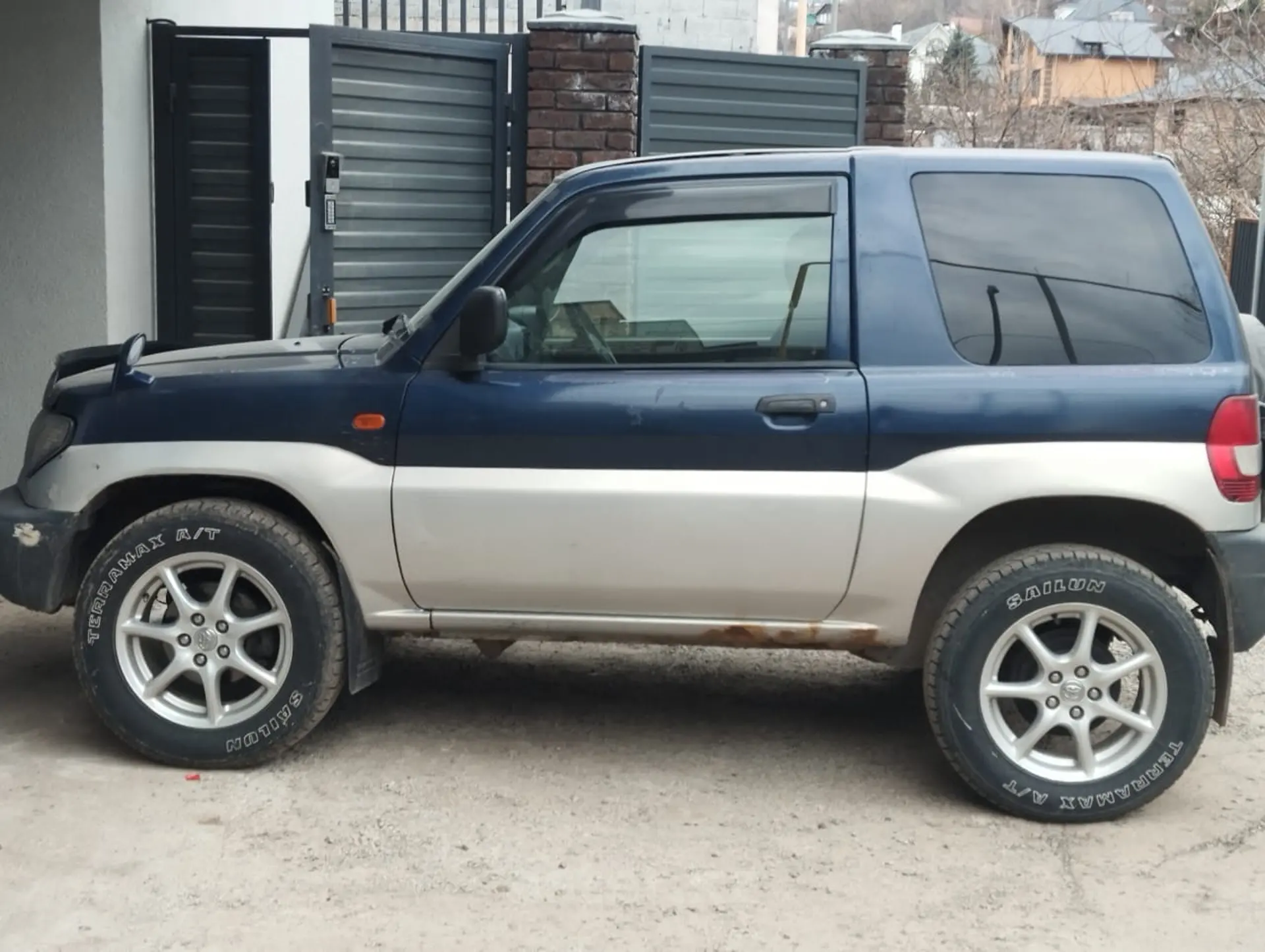 Mitsubishi Pajero iO 1998