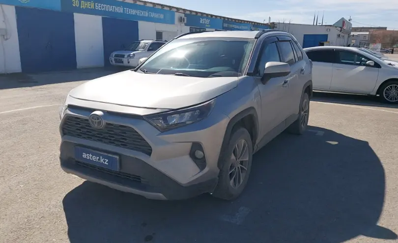 Toyota RAV4 2019 года за 13 500 000 тг. в Актау