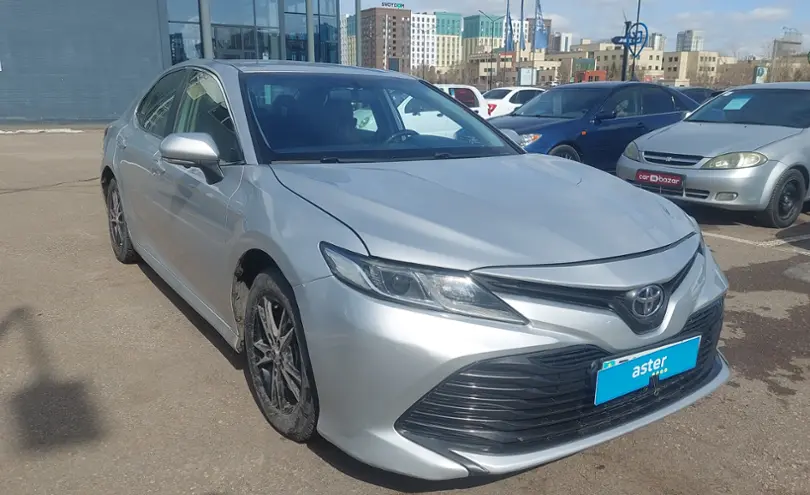 Toyota Camry 2018 года за 14 000 000 тг. в Астана