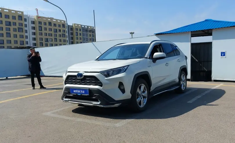 Toyota RAV4 2019 года за 16 000 000 тг. в Алматы
