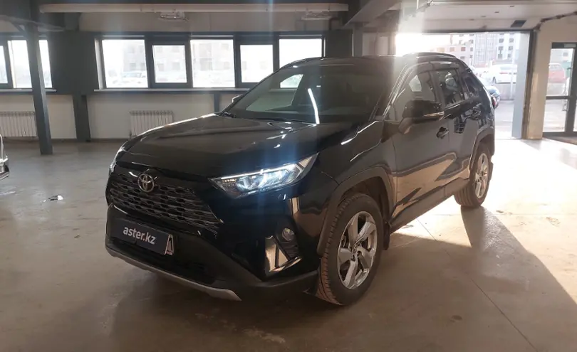 Toyota RAV4 2019 года за 15 300 000 тг. в Астана