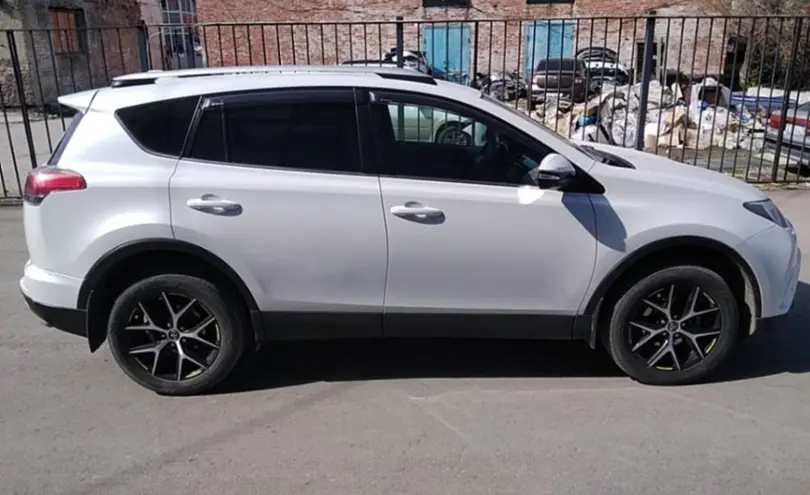 Toyota RAV4 2018 года за 13 500 000 тг. в Актобе фото 4