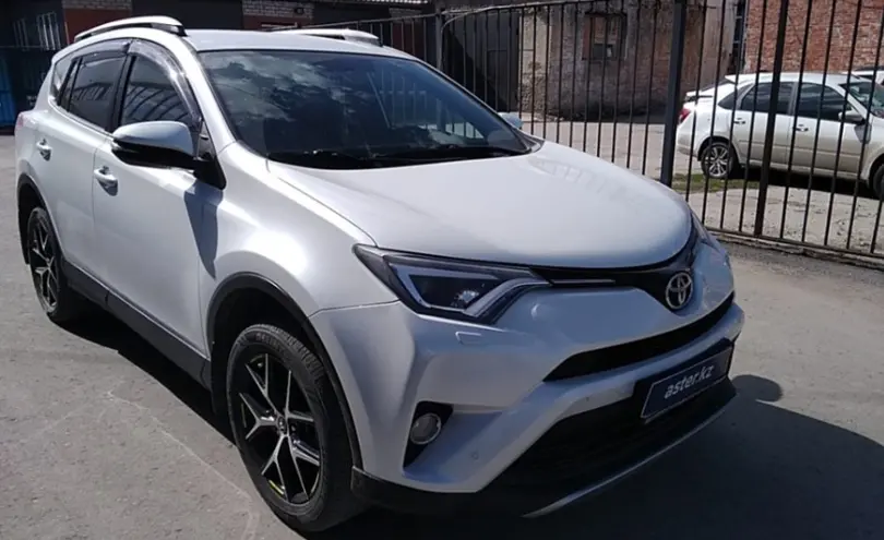 Toyota RAV4 2018 года за 13 500 000 тг. в Актобе фото 3