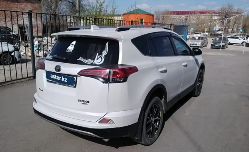 Toyota RAV4 2018 года за 13 500 000 тг. в Актобе