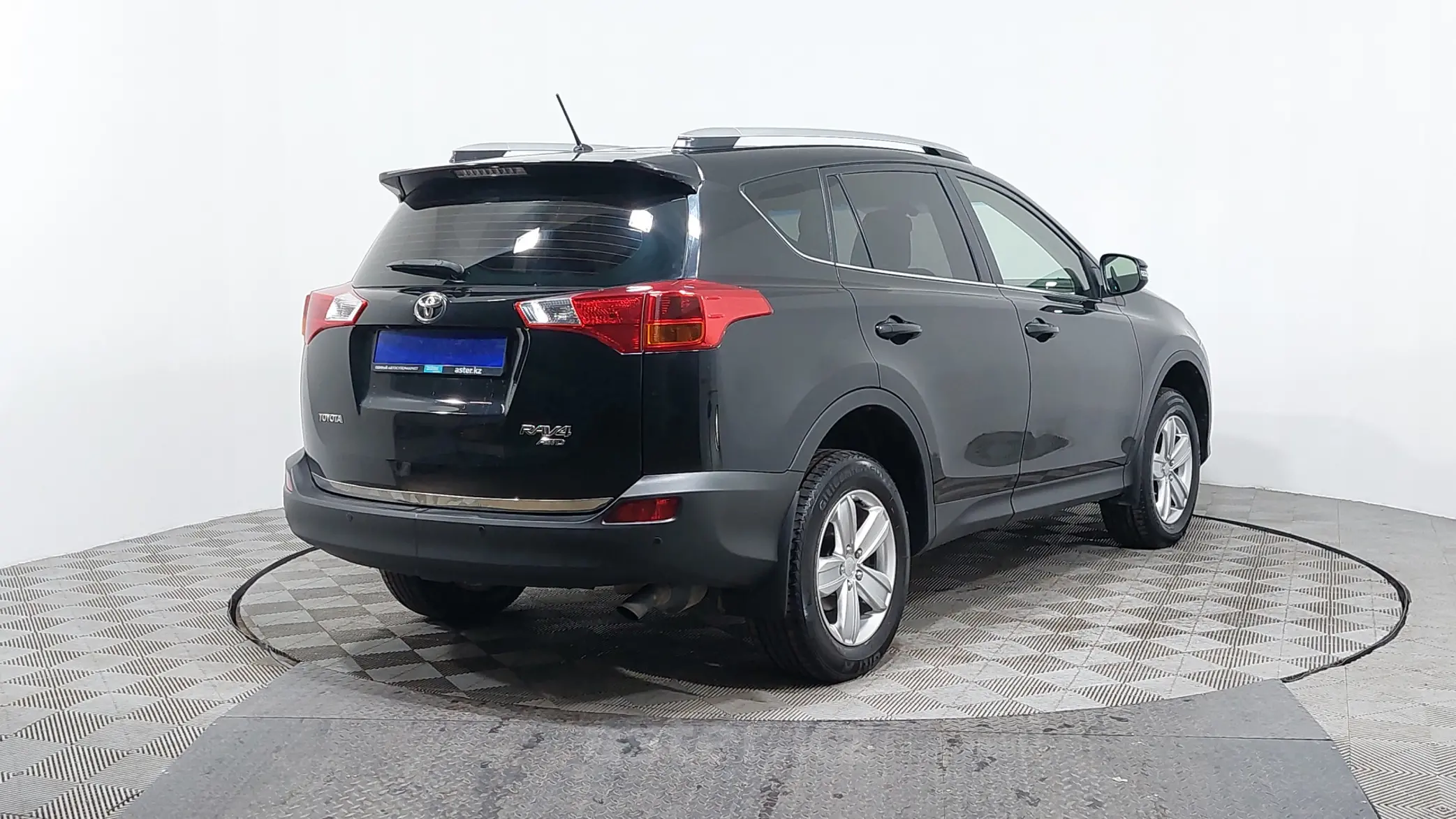 Купить Toyota RAV4 2015 года в Астане, цена 10590000 тенге. Продажа Toyota  RAV4 в Астане - Aster.kz. №284462