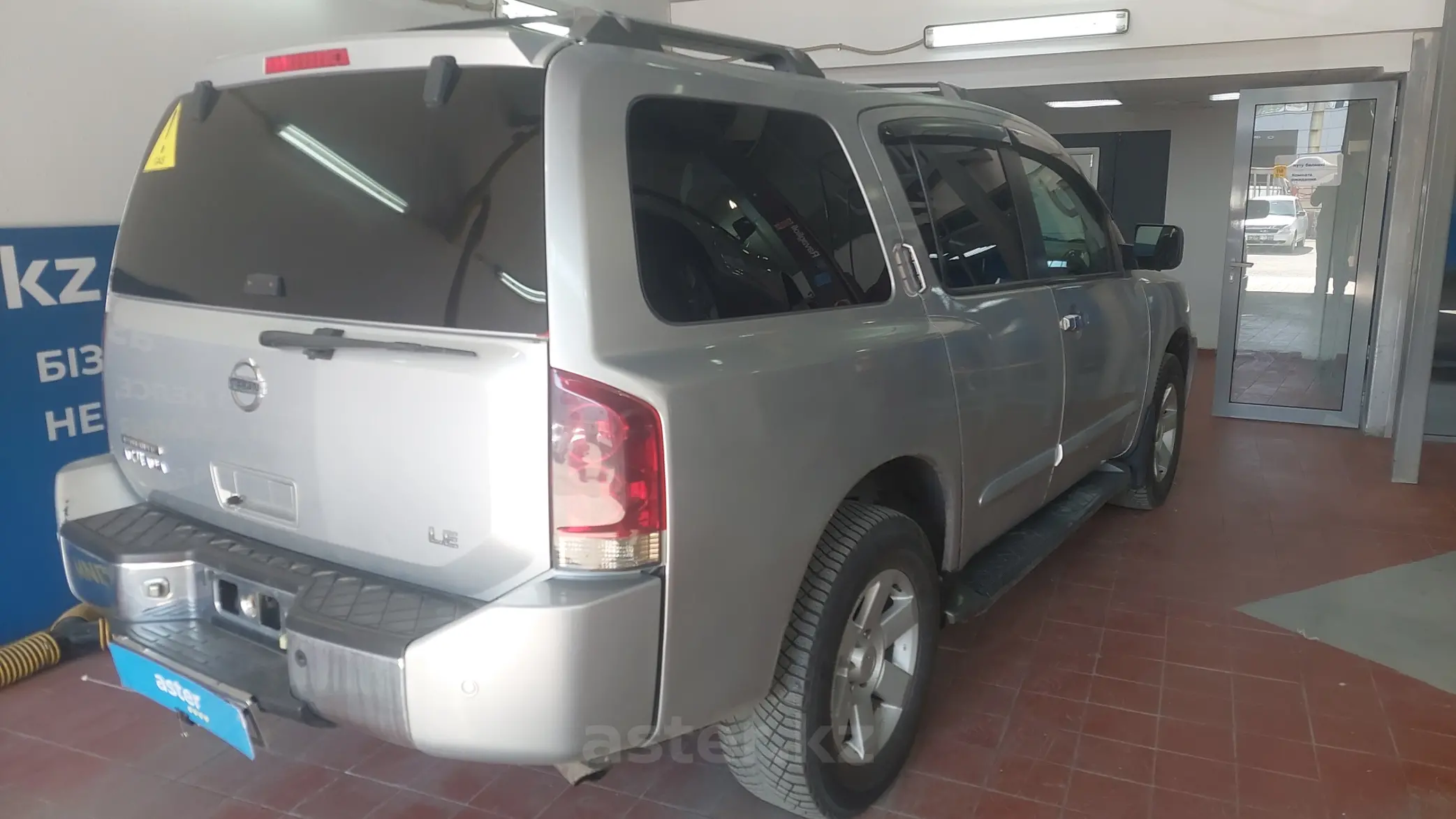 Nissan Armada 2004