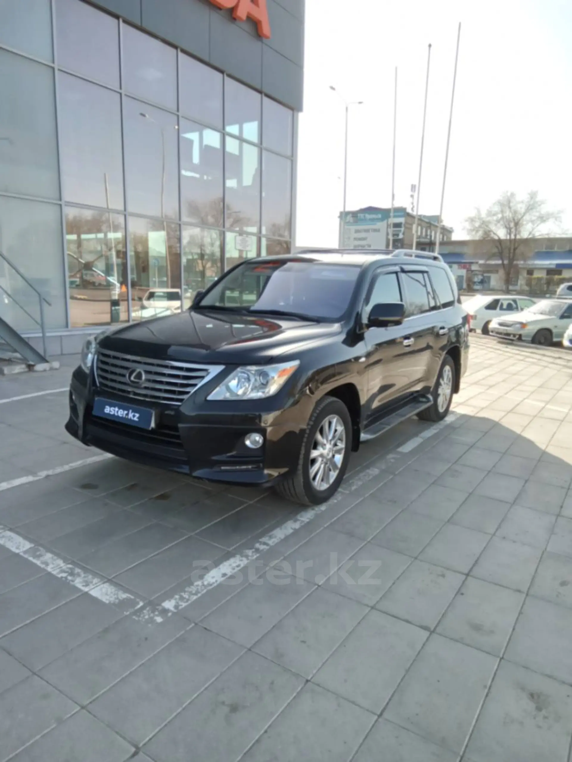 Lexus LX 2011