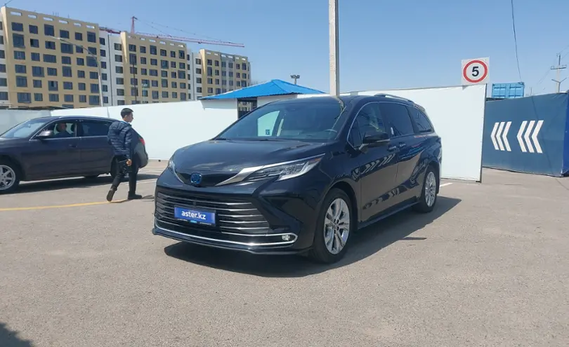 Toyota Sienna 2021 года за 25 000 000 тг. в Алматы