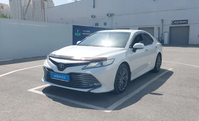 Toyota Camry 2018 года за 12 800 000 тг. в Шымкент