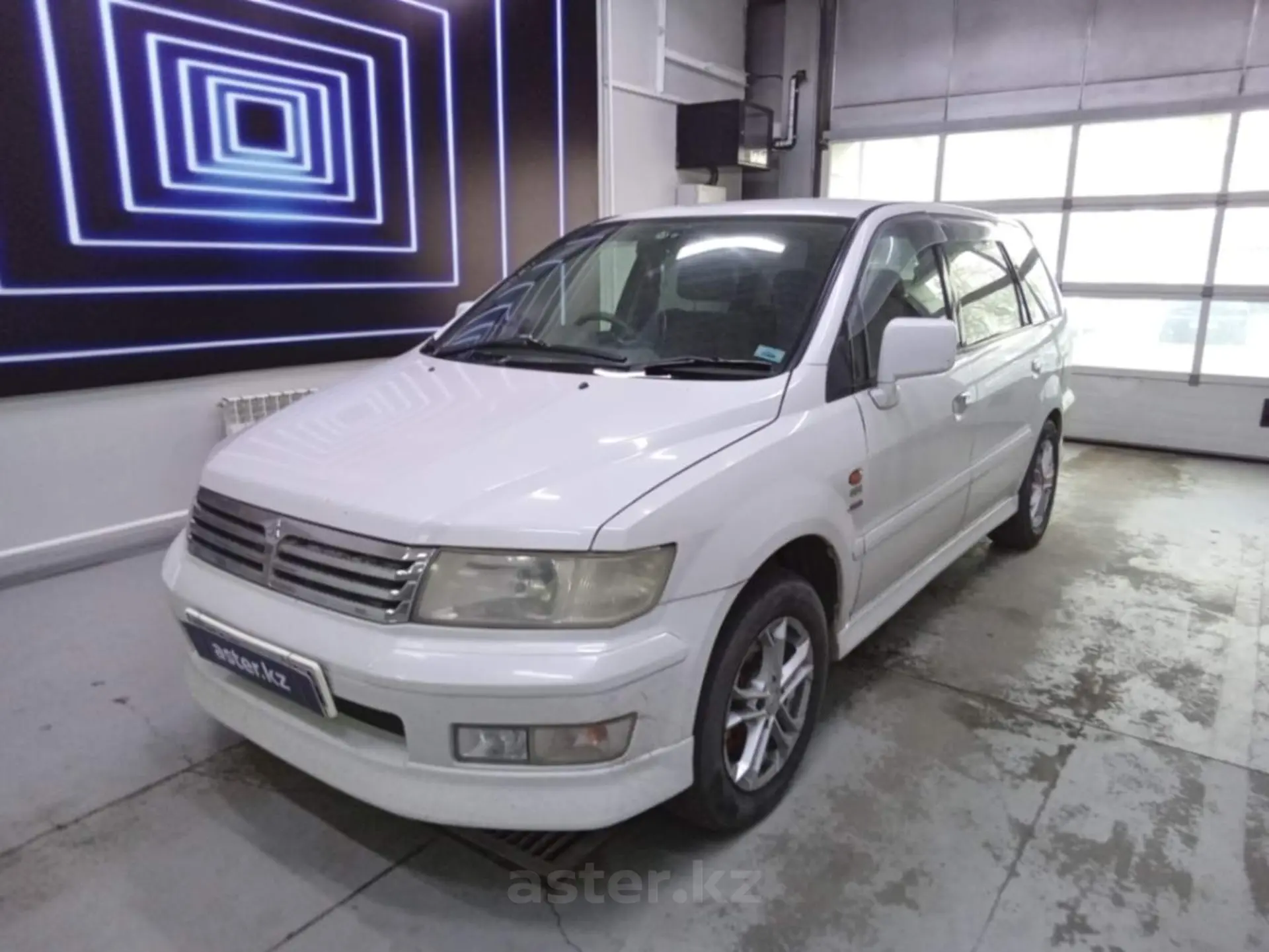 Mitsubishi Chariot 1999