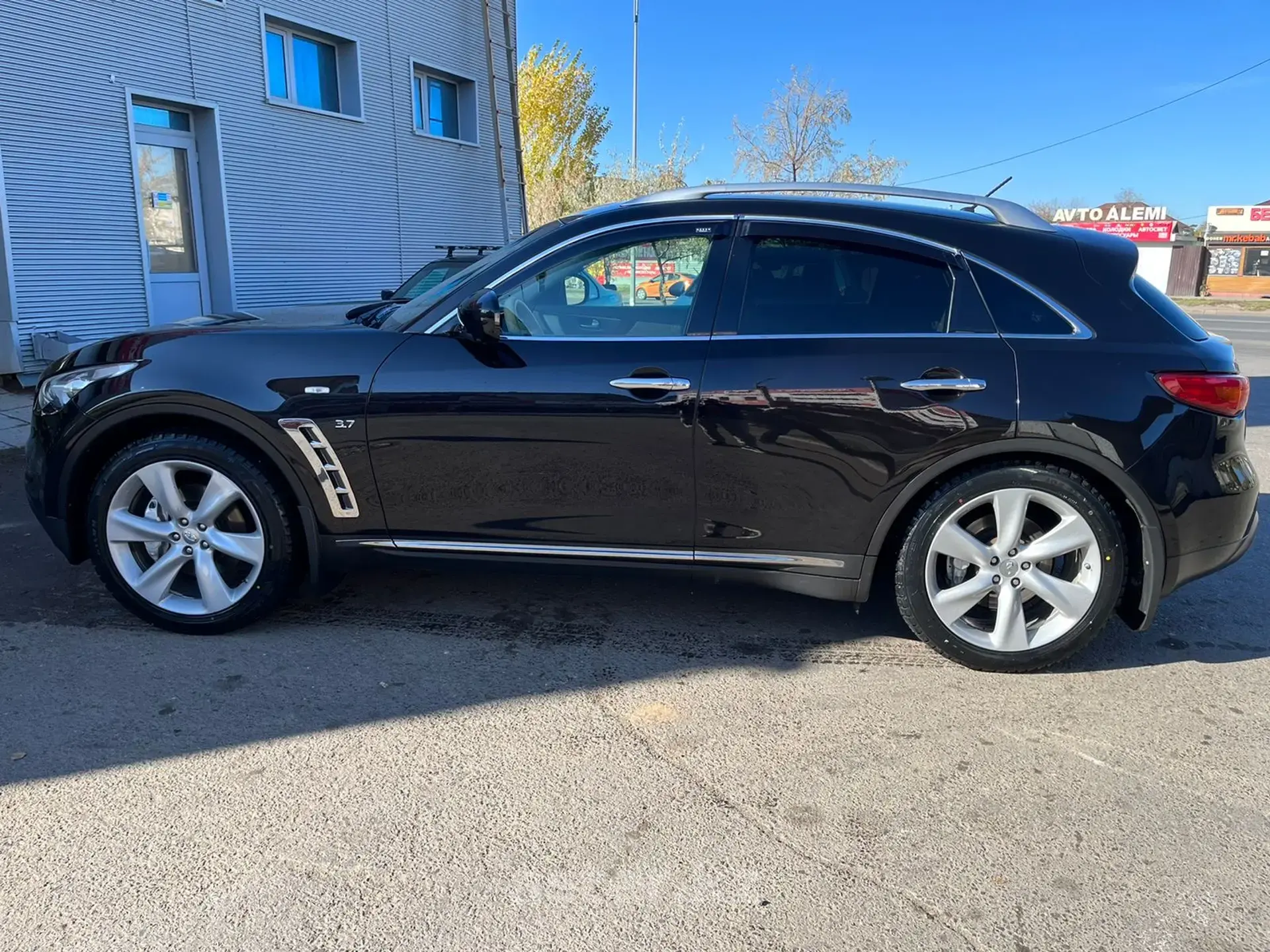 Infiniti QX70 2015