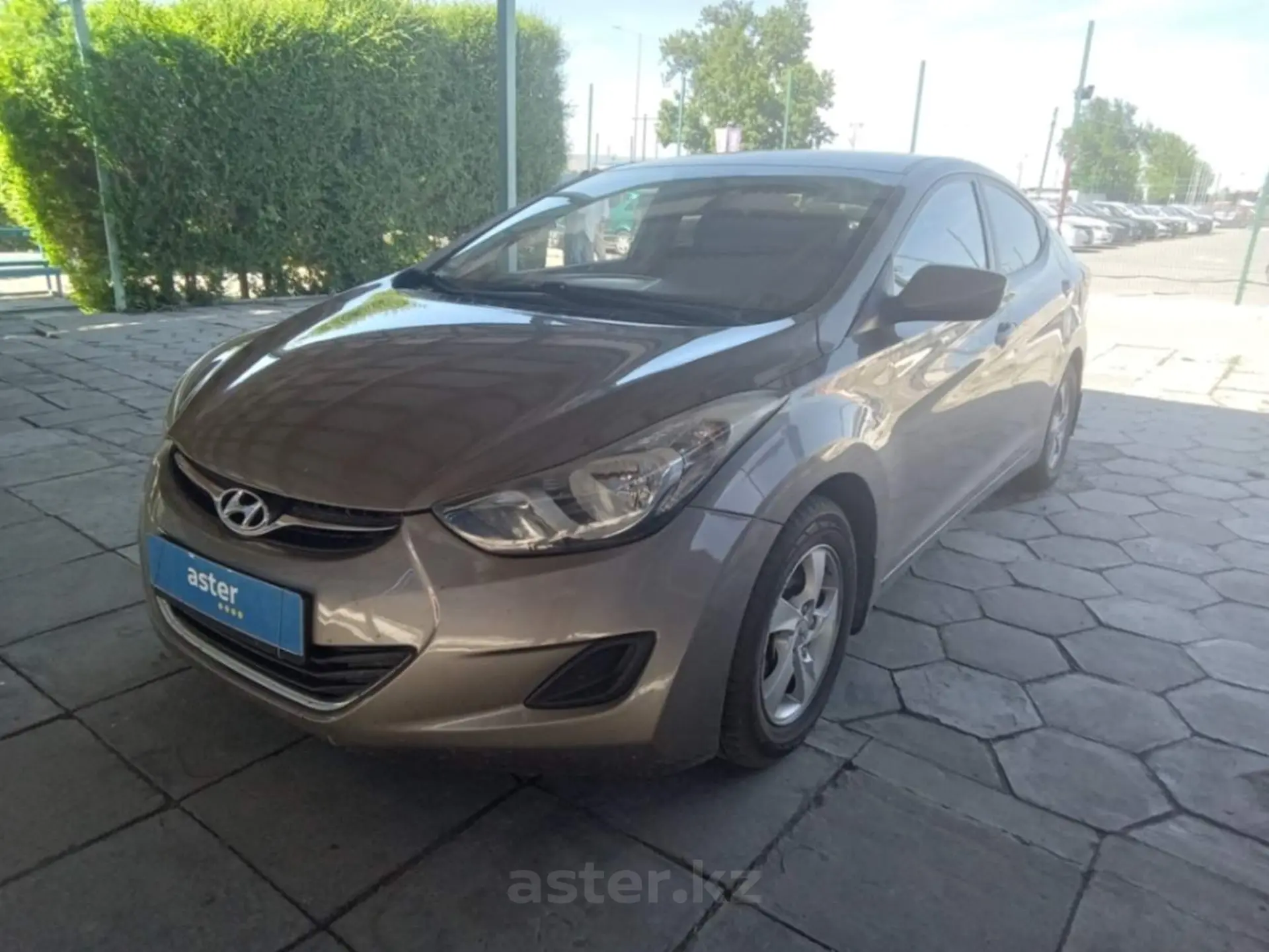 Hyundai Elantra 2012