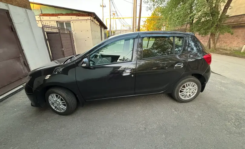 Renault Sandero 2015 года за 4 400 000 тг. в Алматы