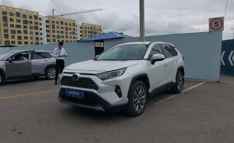 Toyota RAV4 2020 года за 20 000 000 тг. в Алматы