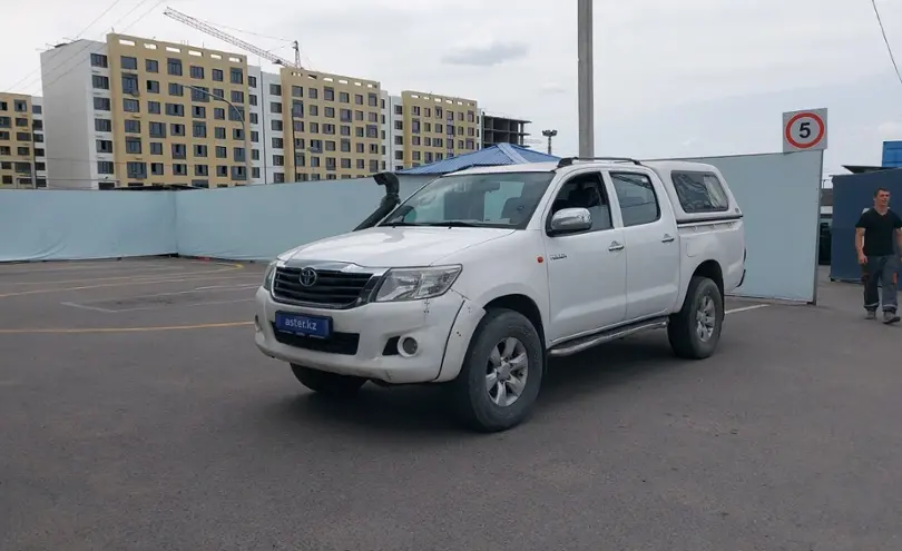 Toyota Hilux 2013 года за 8 800 000 тг. в Алматы