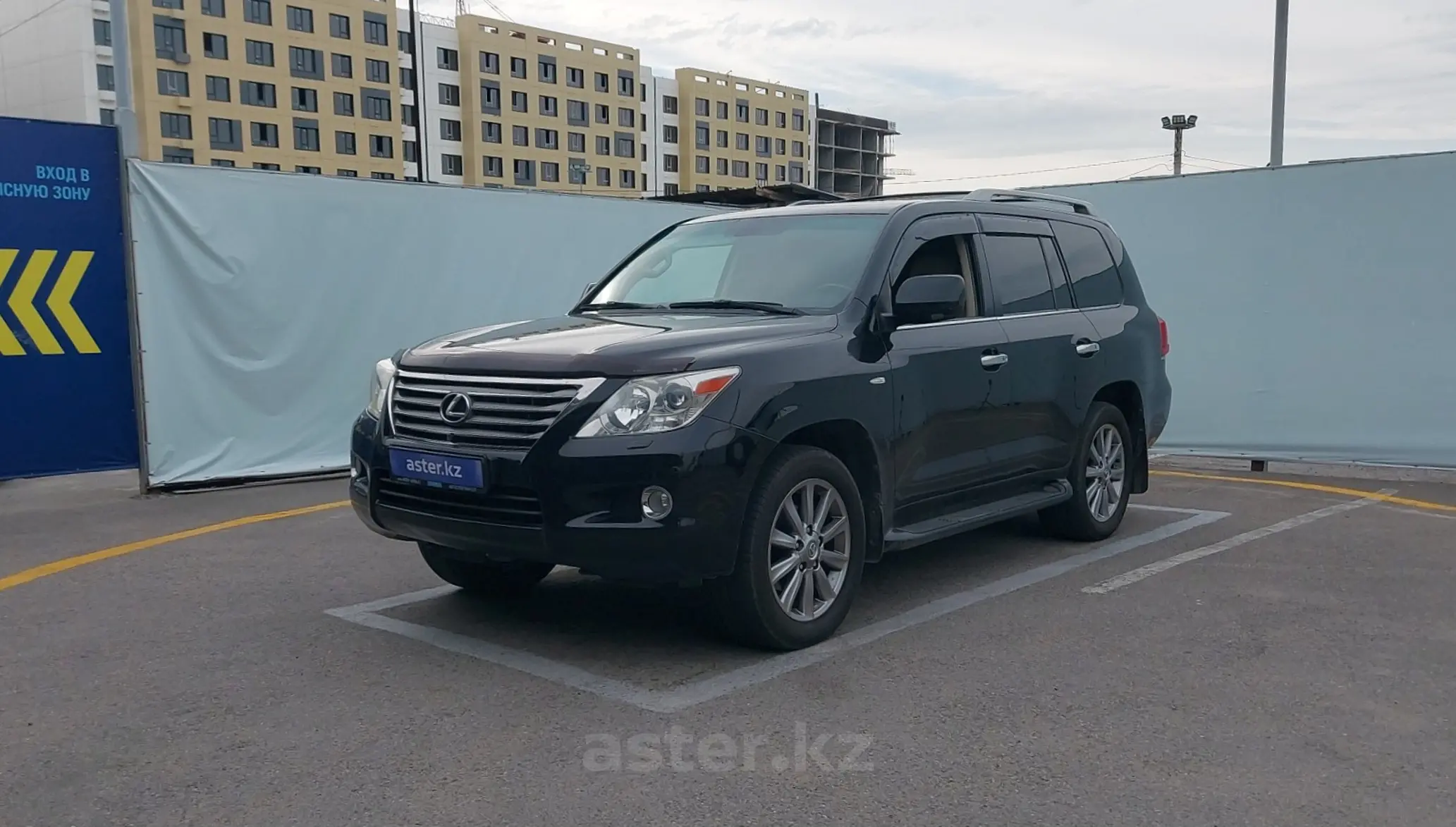 Lexus LX 2010