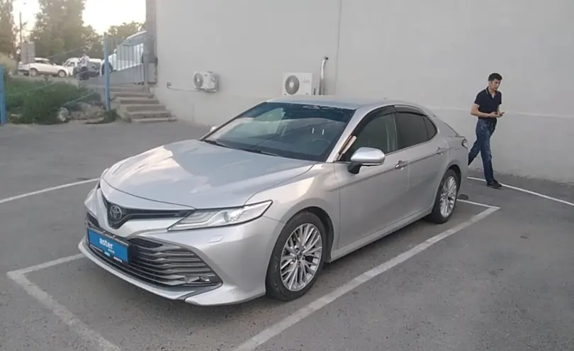 Toyota Camry 2018 года за 16 900 000 тг. в Тараз