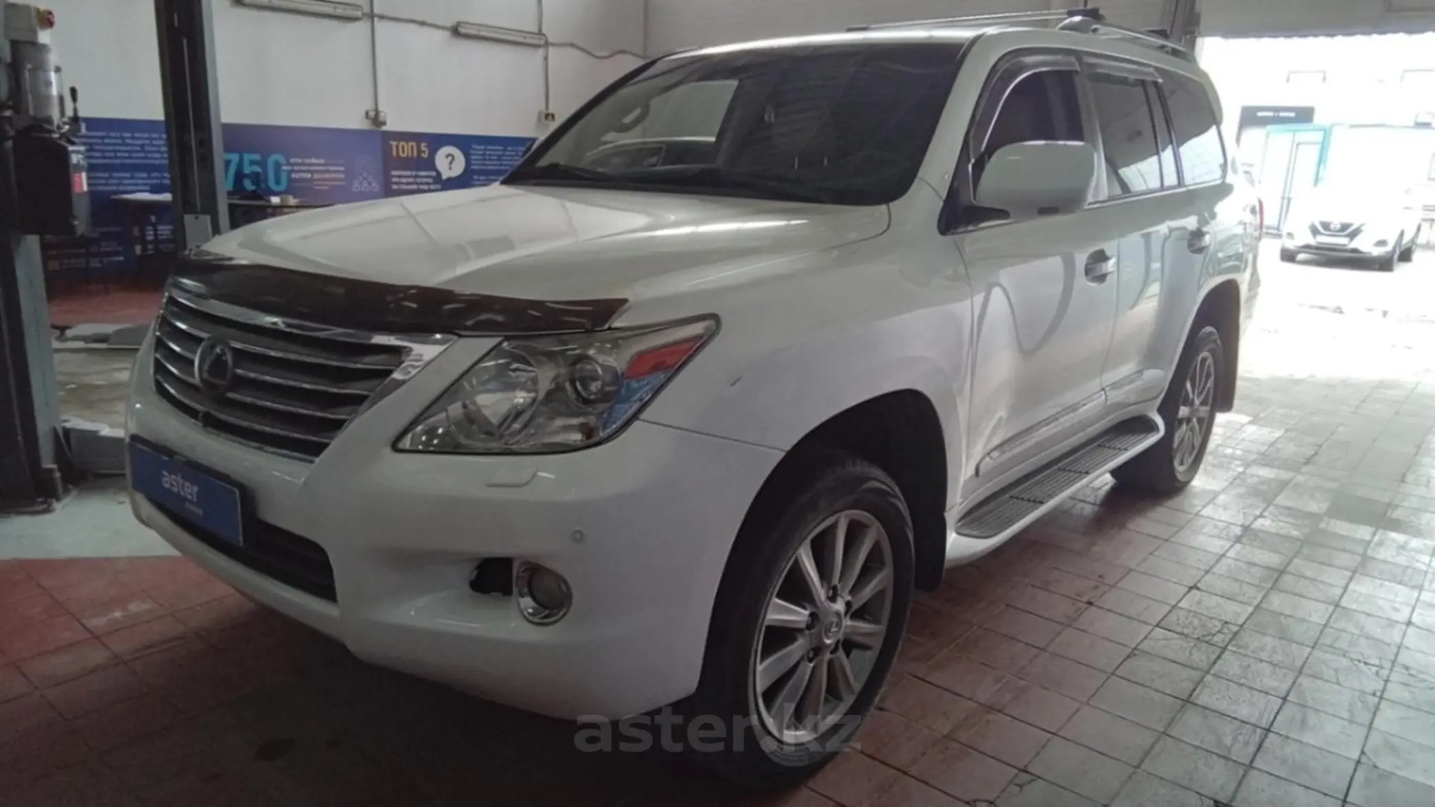 Lexus LX 2010