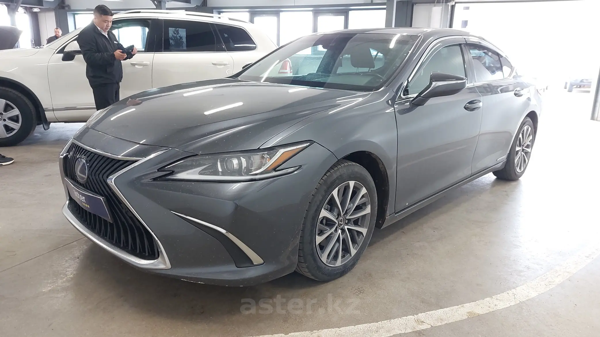 Lexus ES 2021