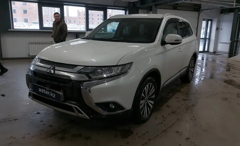 Mitsubishi Outlander 2018 года за 11 000 000 тг. в Астана