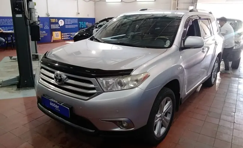 Toyota Highlander 2012 года за 12 500 000 тг. в Астана