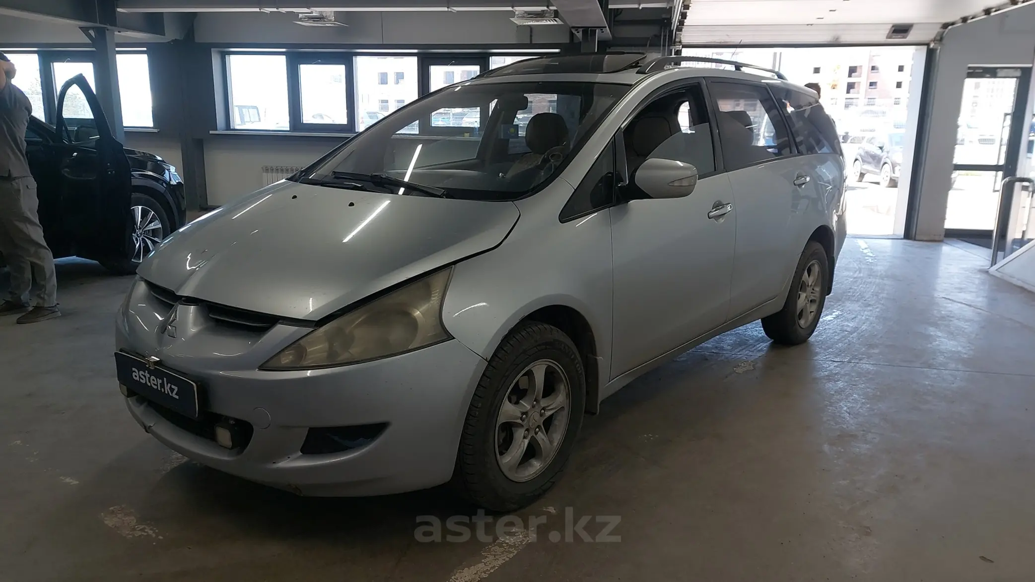 Mitsubishi Grandis 2006