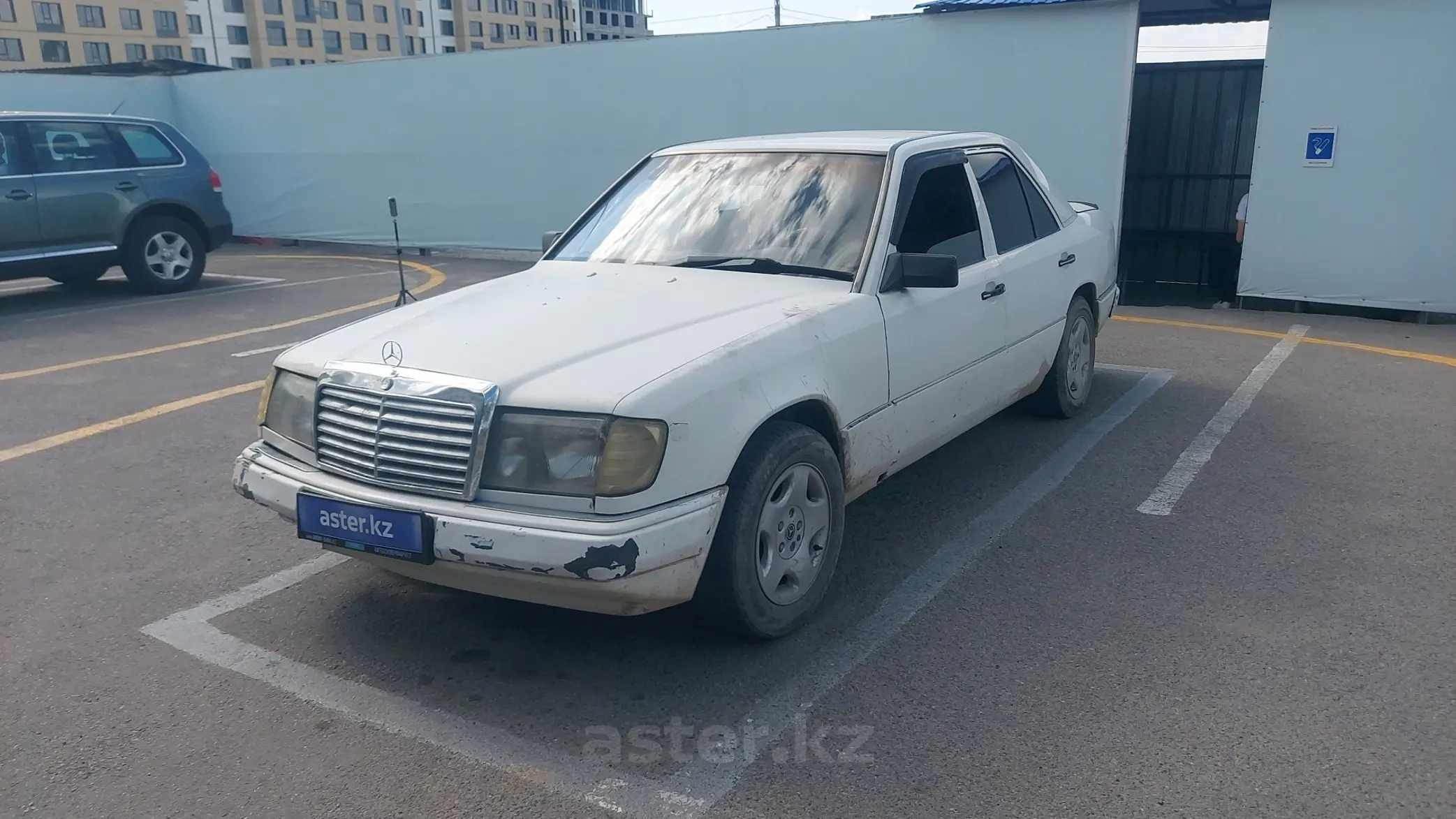 Mercedes-Benz W124 1985