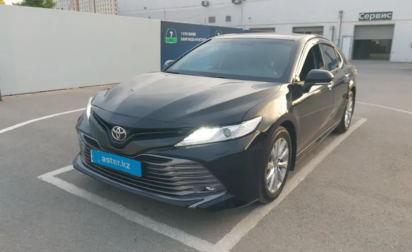 Toyota Camry 2018 года за 13 000 000 тг. в Шымкент